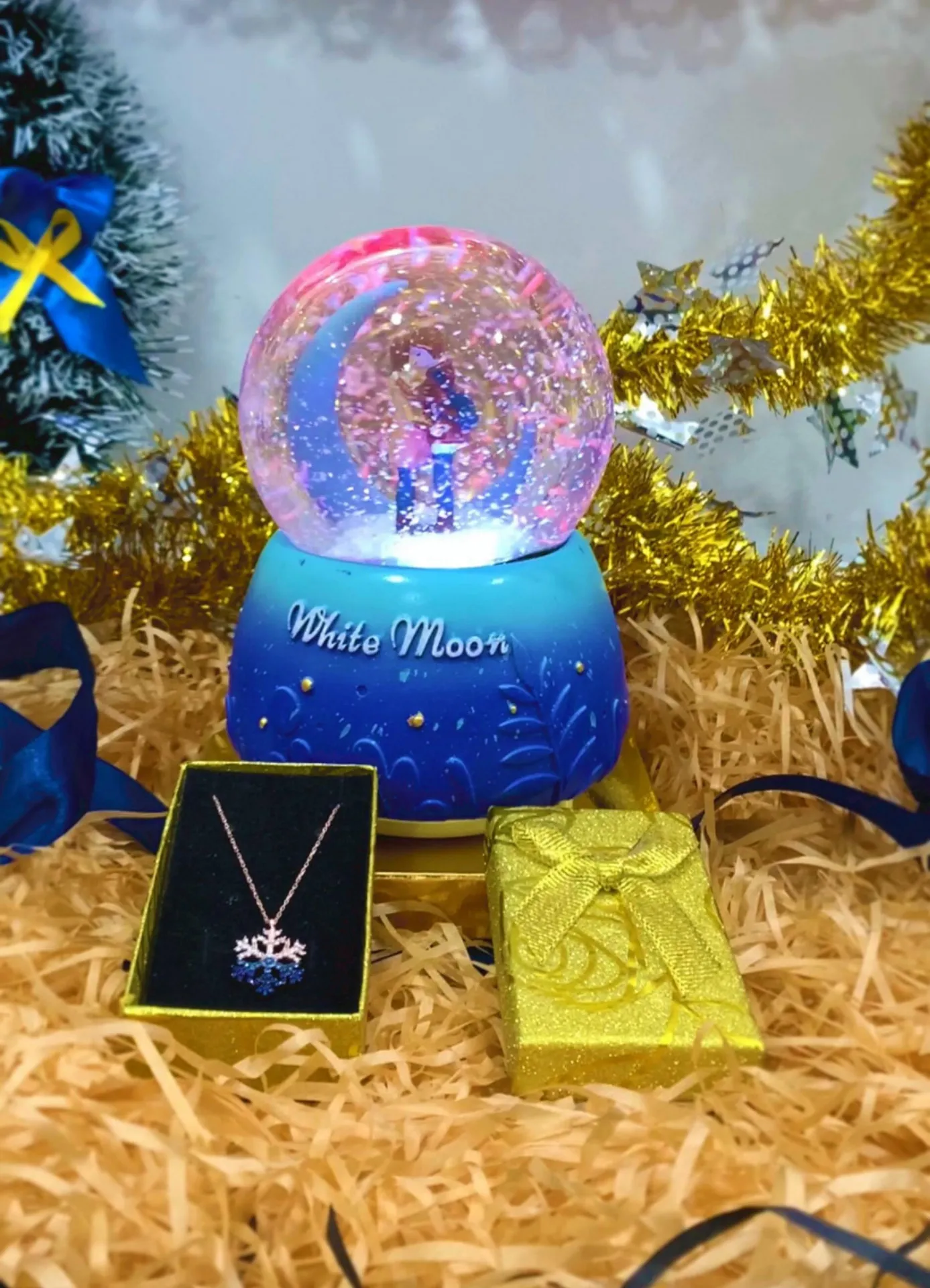 Подарочный набор - музыкальный снежный шар, серебряное ожерелье снежинка, подарочная коробка n0213 SHK Gift#3