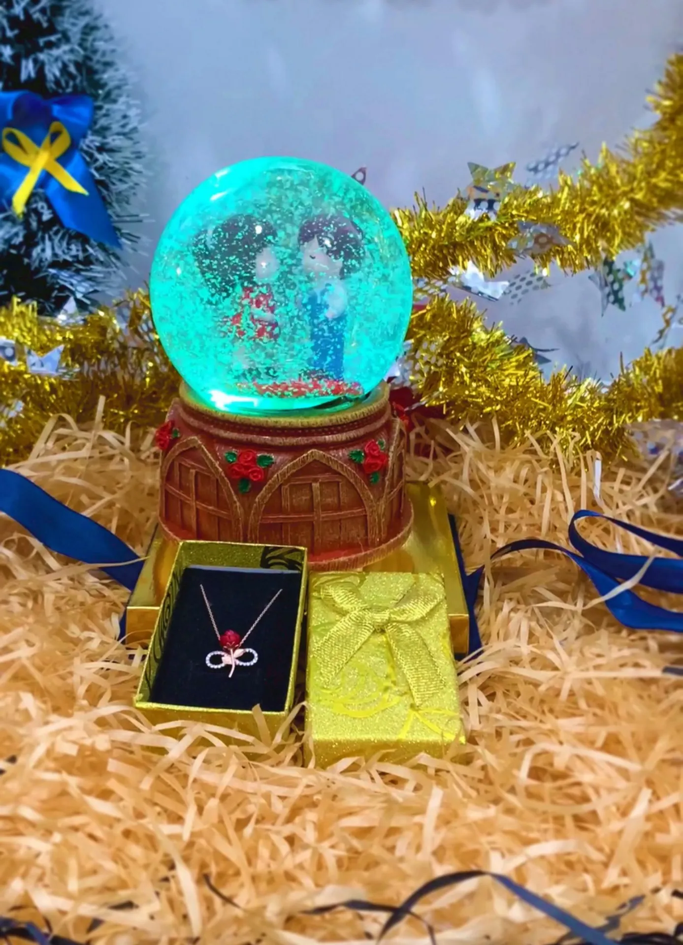 Подарочный набор - музыкальный снежный шар, серебряное ожерелье с красными розами, подарочная коробка n0214 SHK Gift#4