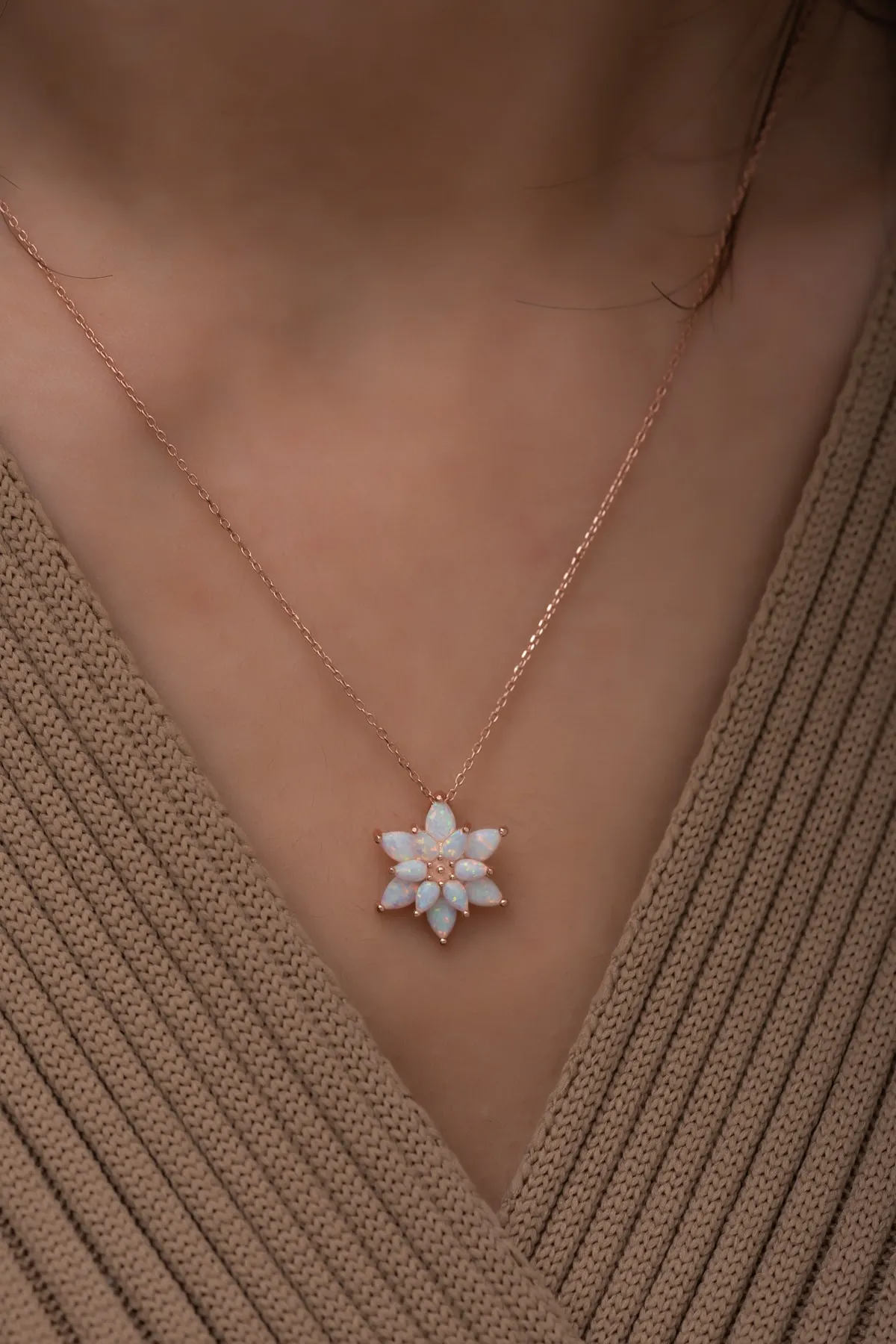 Ожерелье с цветком лотоса и белыми камушками (серебро) lot11 Larin Silver#2