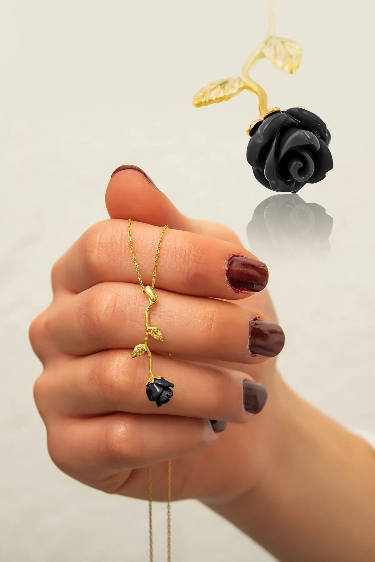 Ожерелье из позолоченного серебра с мотивом черной розы p466 Larin Silver#2