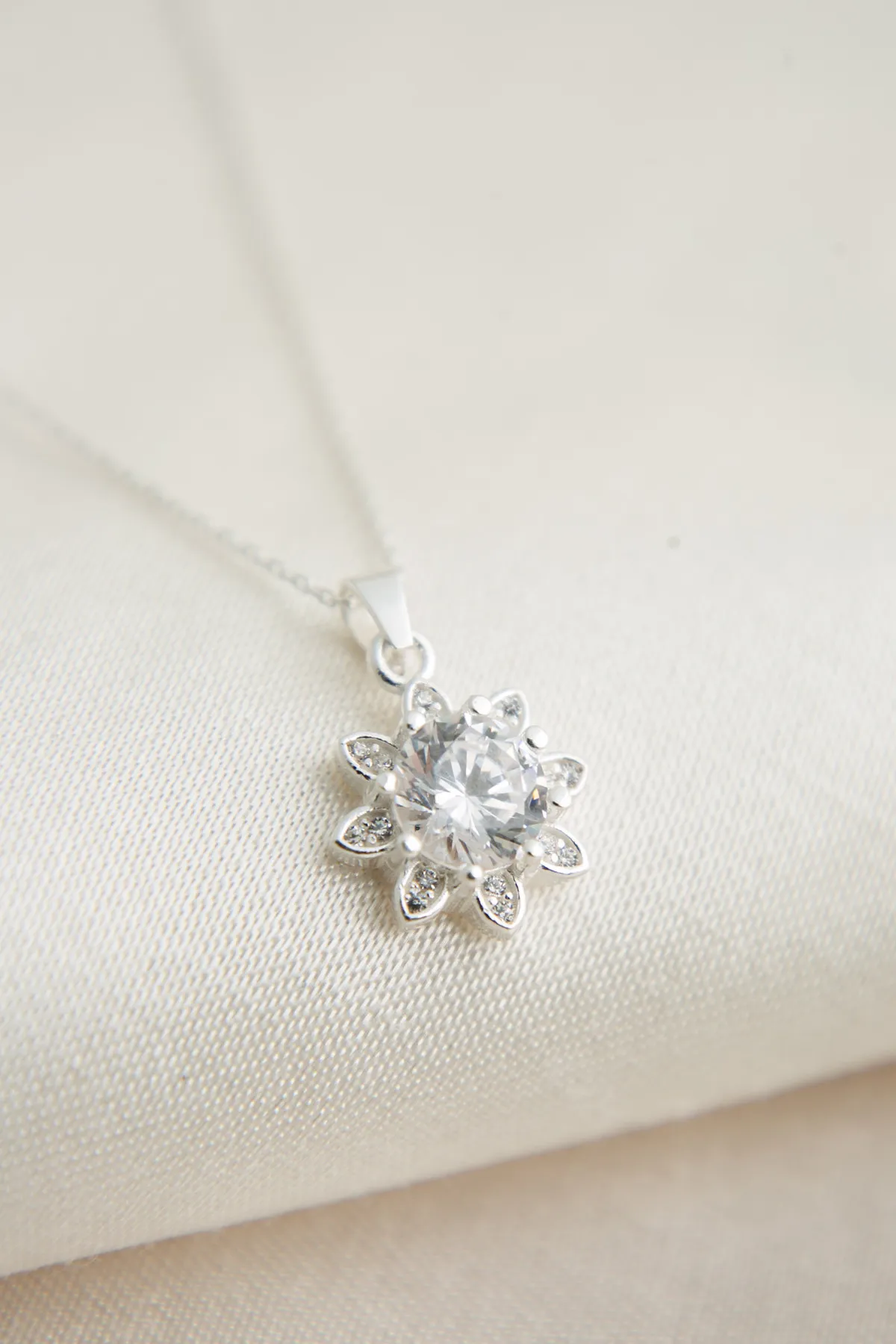 Женское серебряное ожерелье, модель: цветок fa182428 Larin Silver#3