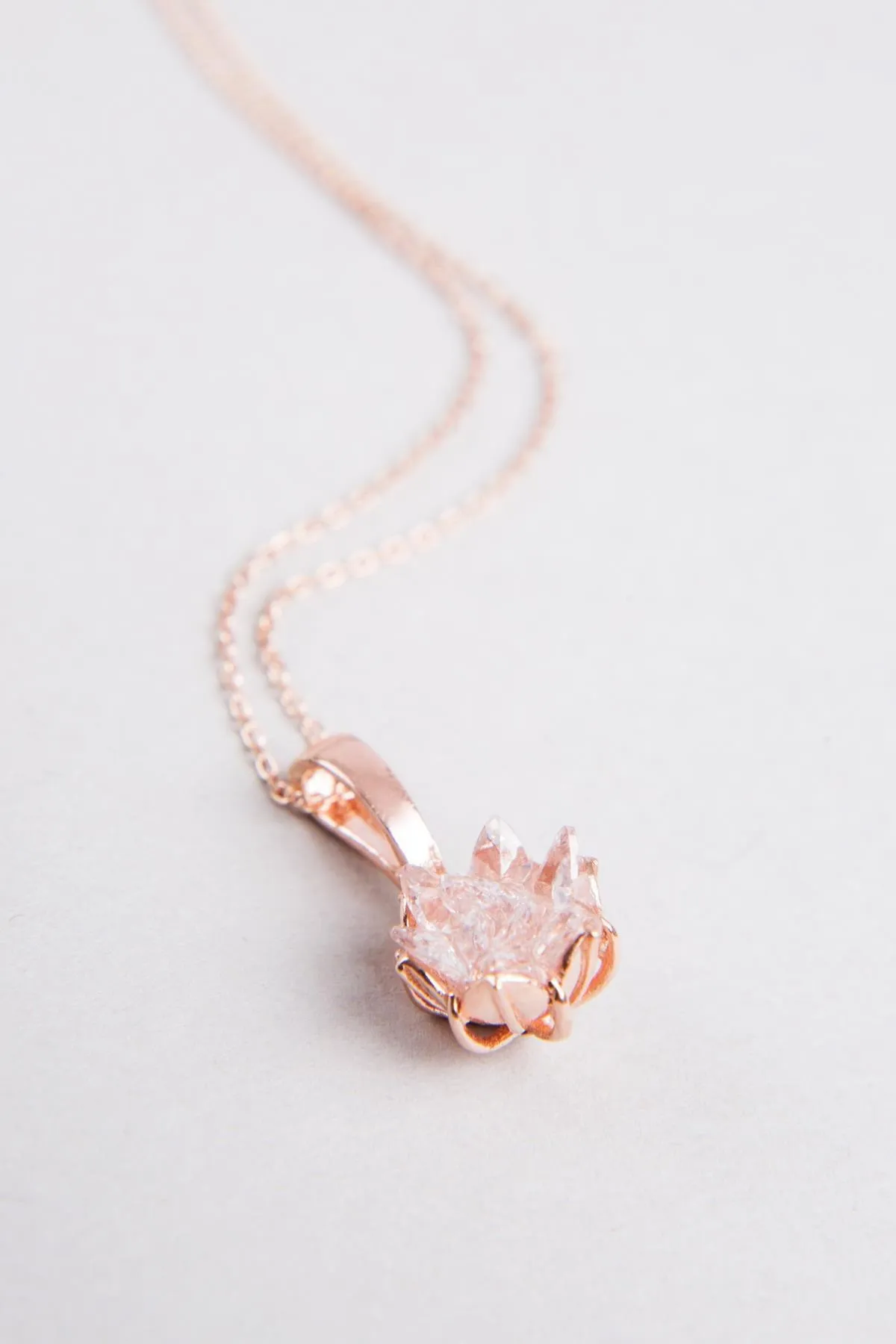 Серебряное ожерелье с белым камнем в виде цветка лотоса pp3269 Larin Silver#3