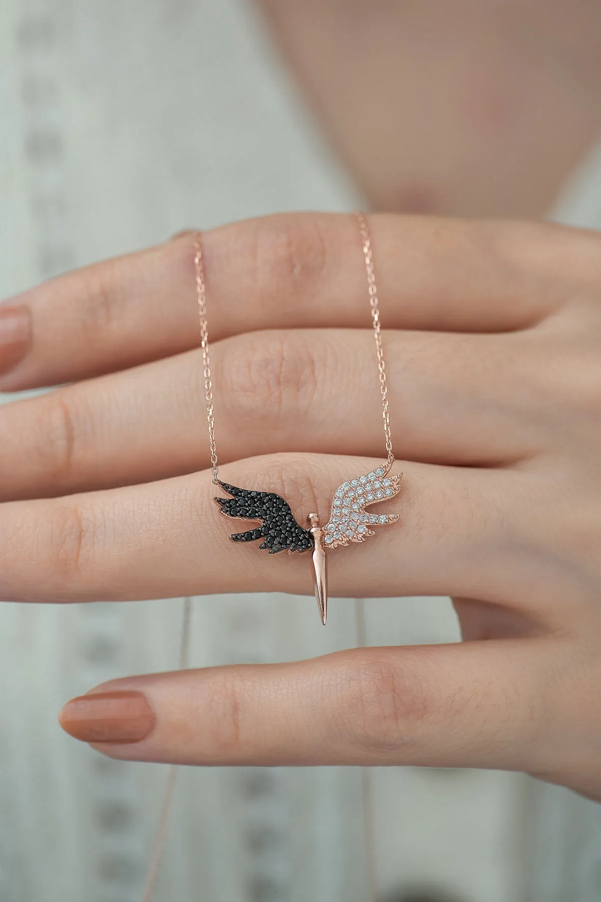 Серебряное ожерелье, модель: ангел михаил с чёрно-белыми камнями pp3739 Larin Silver#3