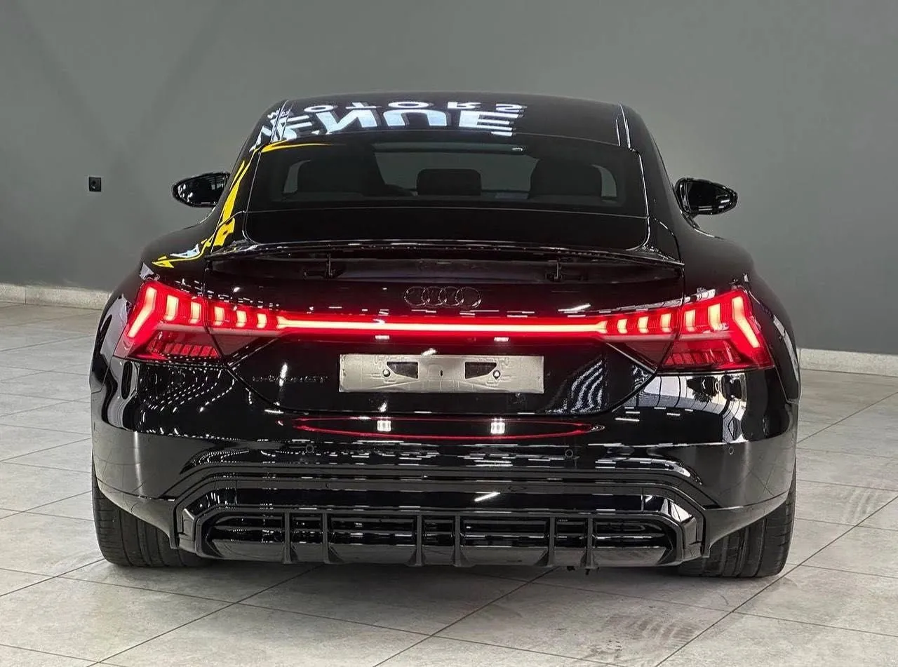 Электромобиль Audi e-tron GT 500km 2022#3