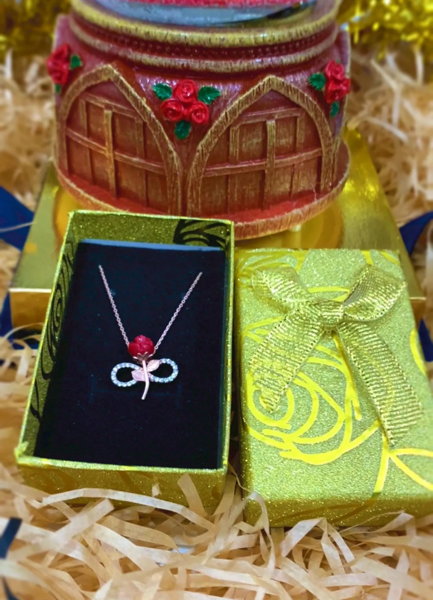 Подарочный набор - музыкальный снежный шар, серебряное ожерелье с красными розами, подарочная коробка n0214 SHK Gift#3