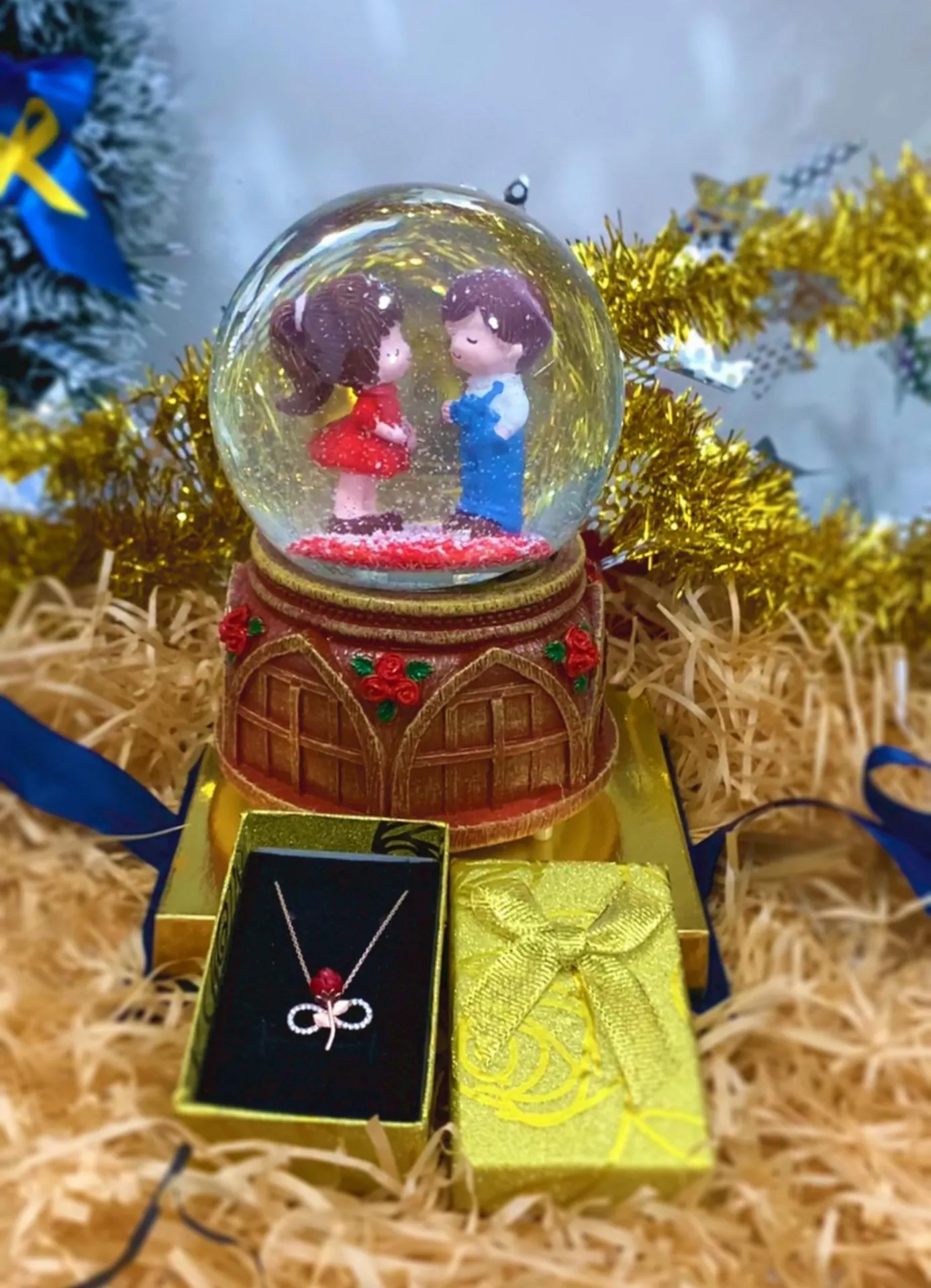 Подарочный набор - музыкальный снежный шар, серебряное ожерелье с красными розами, подарочная коробка n0214 SHK Gift#1