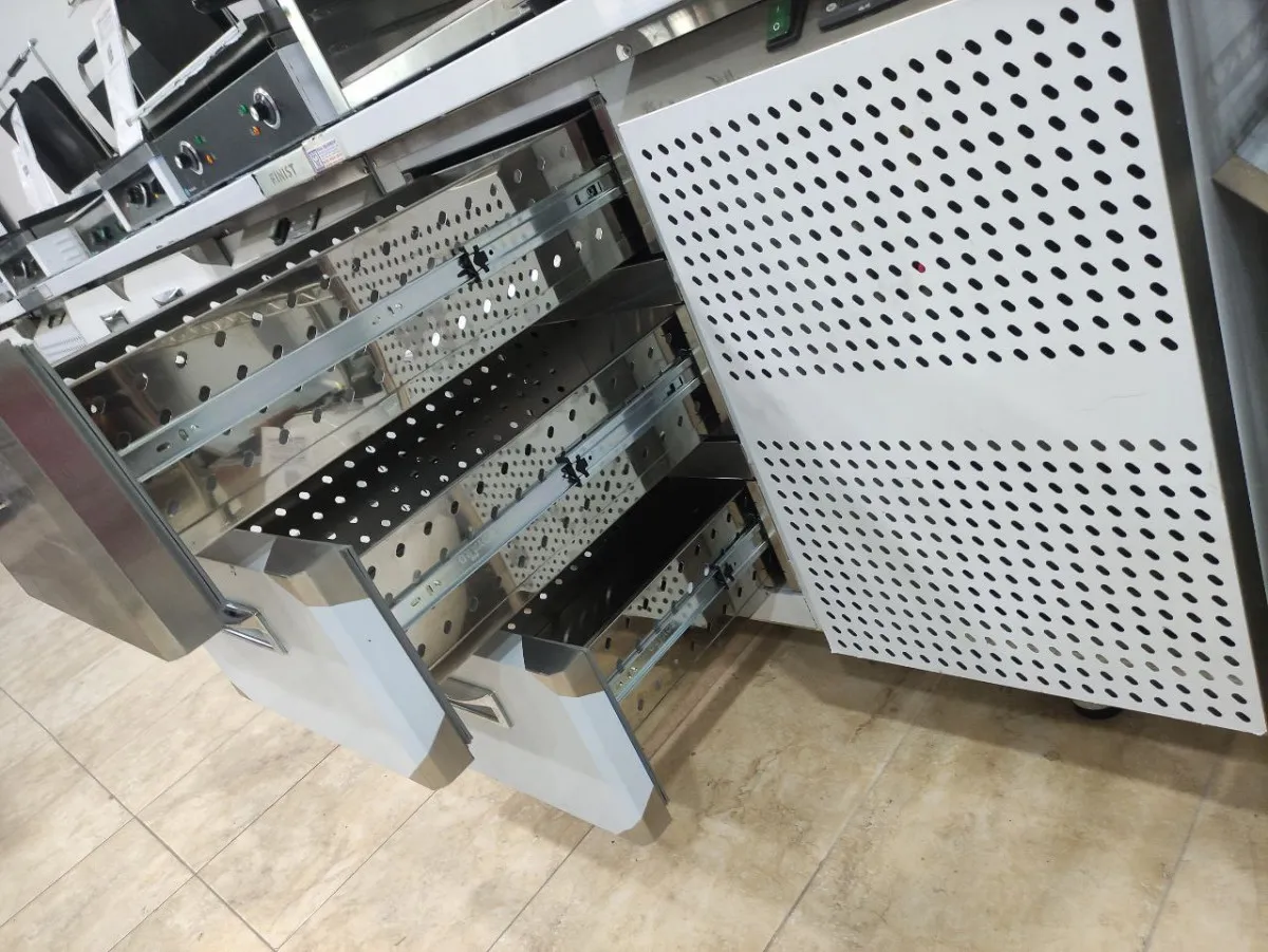 Холодильный стол ''FINIST'' (CXC 700 0/3) c ящикам и бортом#1
