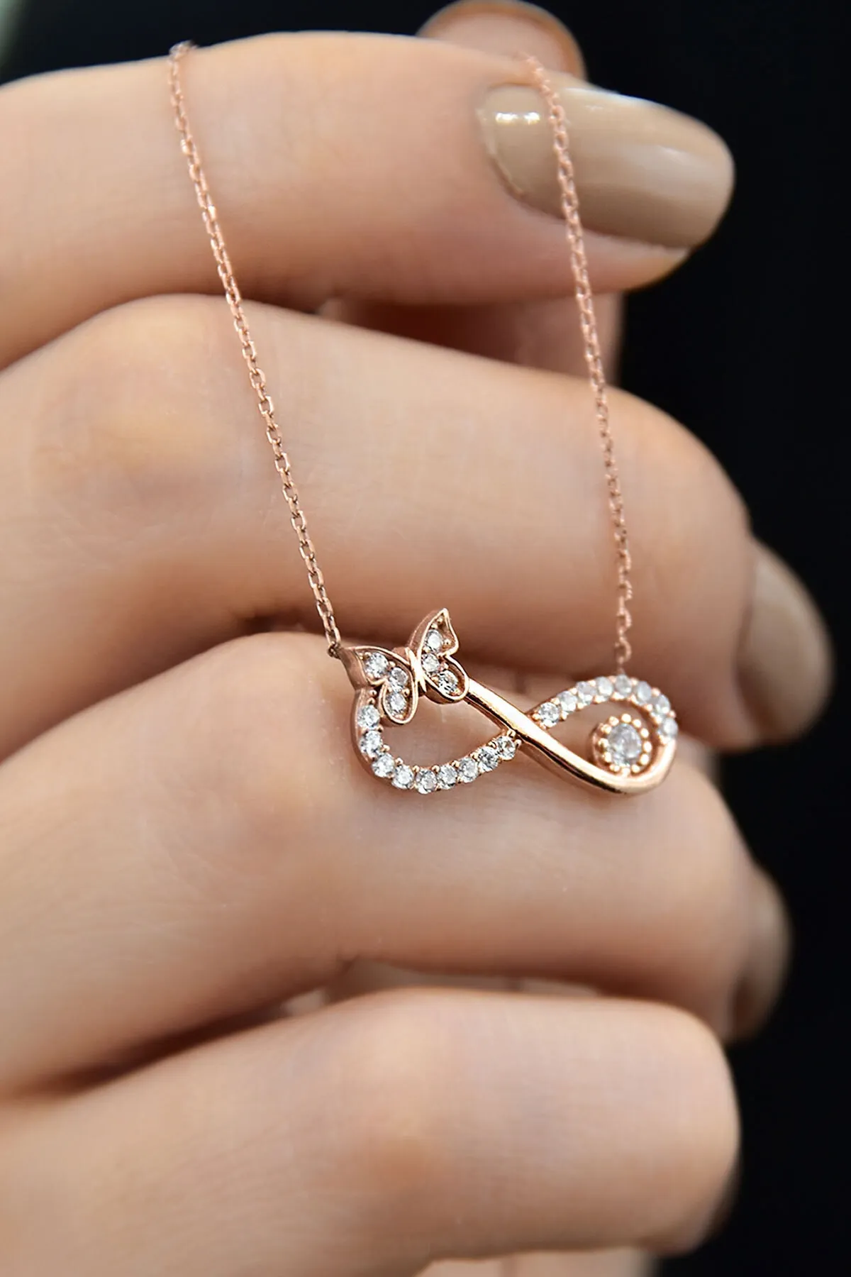 Женское серебряное ожерелье, модель: вечность с бабочкой uvps101224 Larin Silver#1