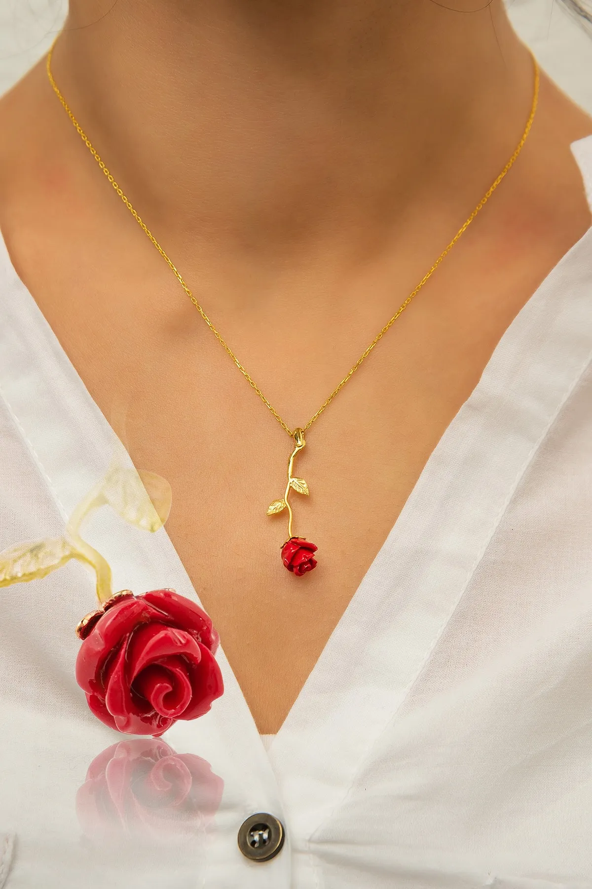 Ожерелье из позолоченного серебра с мотивом красной розы p465 Larin Silver#1