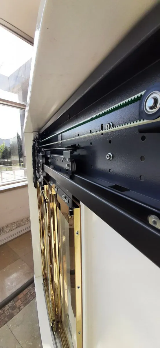 Механизм дверей кабины лифтового оборудования#1