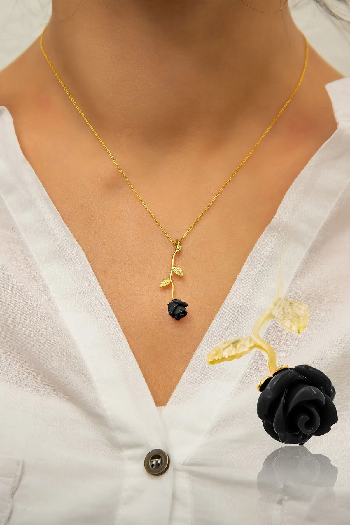 Ожерелье из позолоченного серебра с мотивом черной розы p466 Larin Silver#1