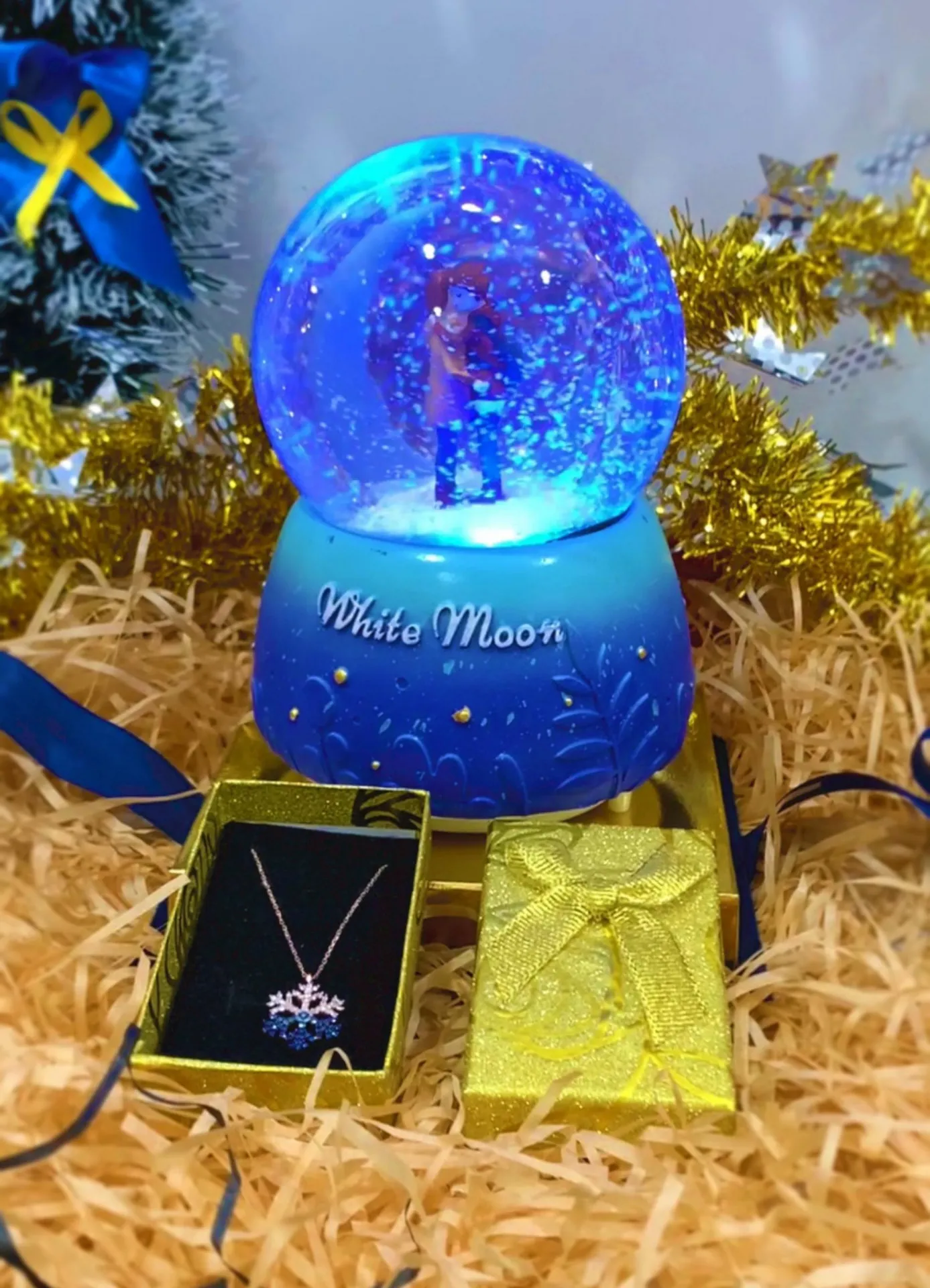 Подарочный набор - музыкальный снежный шар, серебряное ожерелье снежинка, подарочная коробка n0213 SHK Gift#1