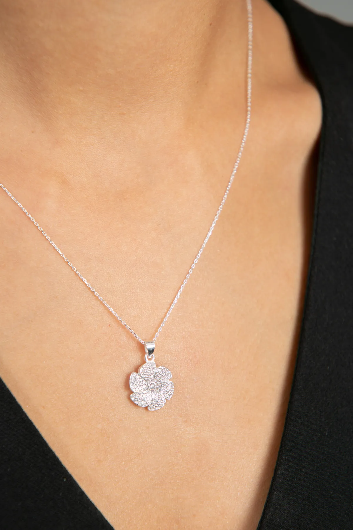 Женское серебряное ожерелье, модель: цветок fa182406 Larin Silver#1