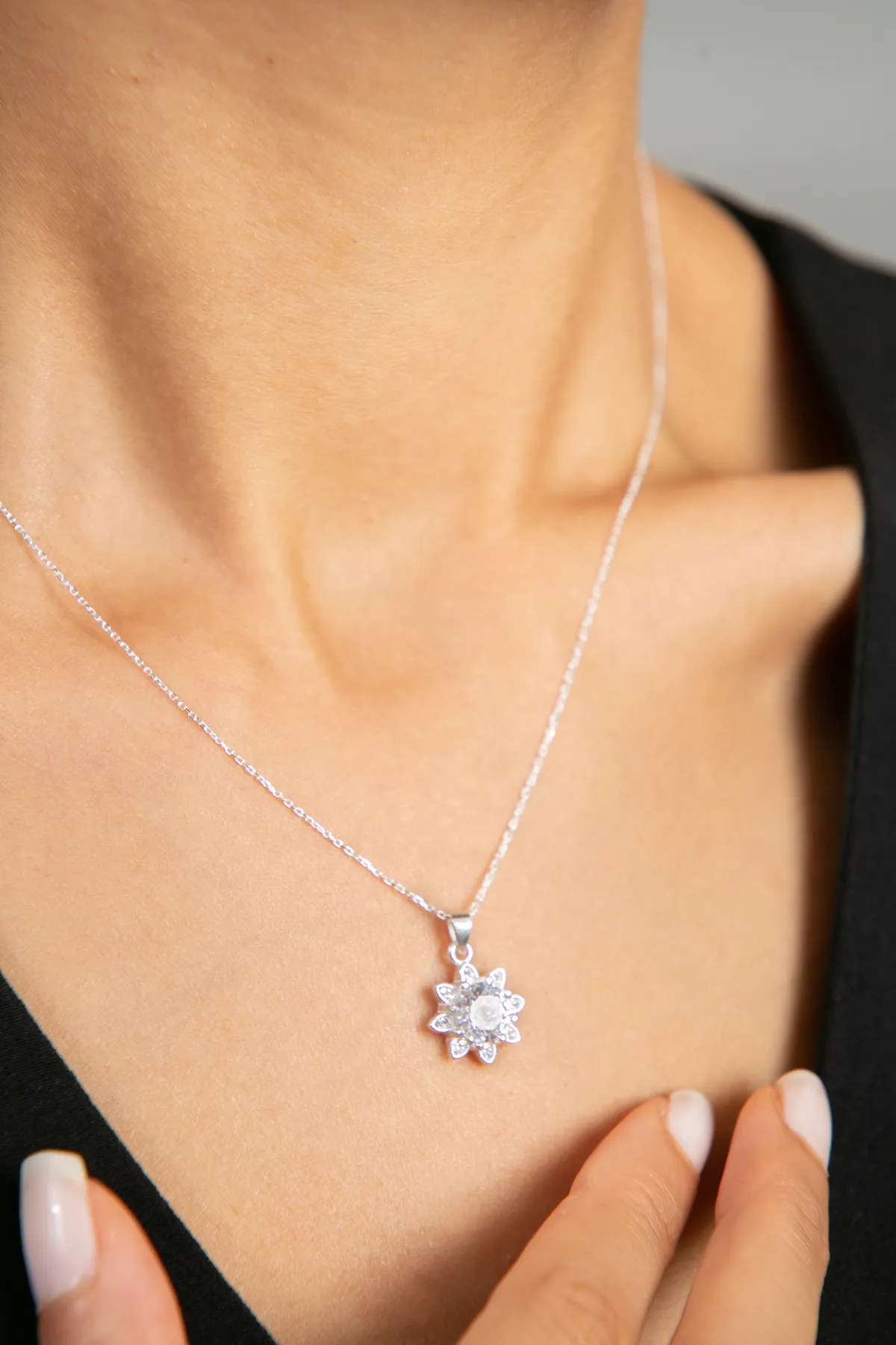 Женское серебряное ожерелье, модель: цветок fa182428 Larin Silver#1