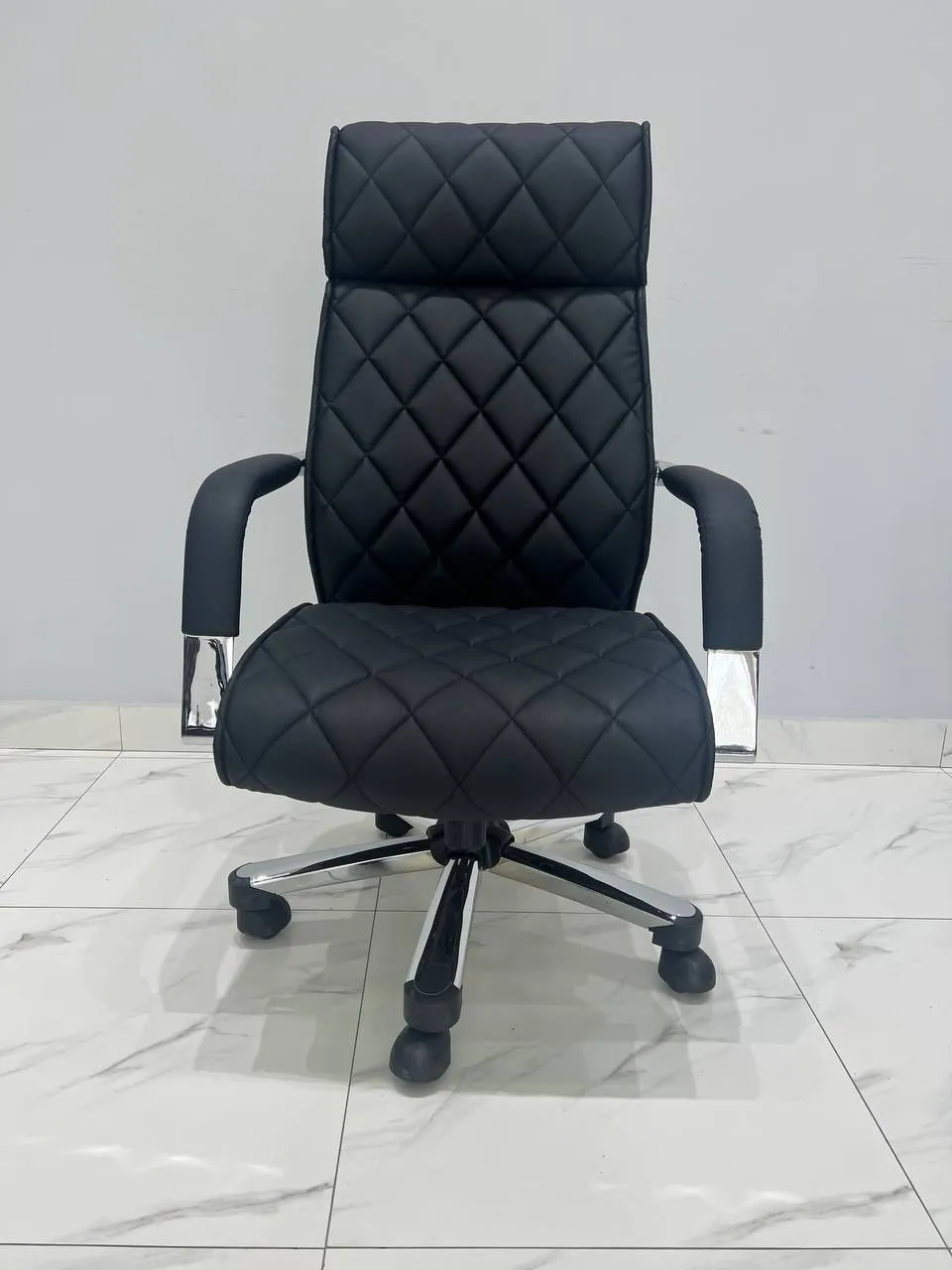 Кресло офисное для руководителя Diamond#1