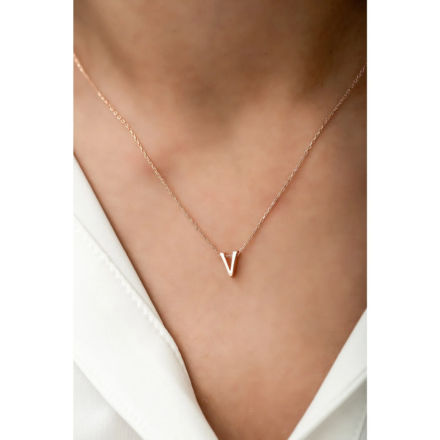 Серебряное ожерелье с буквой V в обьёме 3d pp001l Larin Silver#1