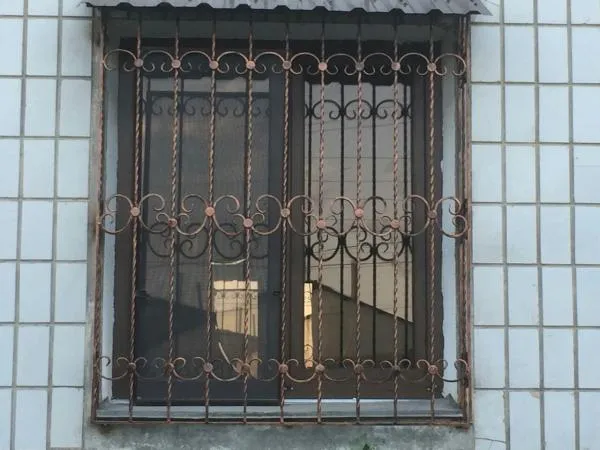 Решетки на окна из гладкокартонного прута#1