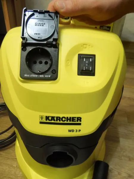Строительный пылесос с розеткой для электроинструмента Karcher WD3 P с баком на 17 литров. Настоящее немецкое качество.#3