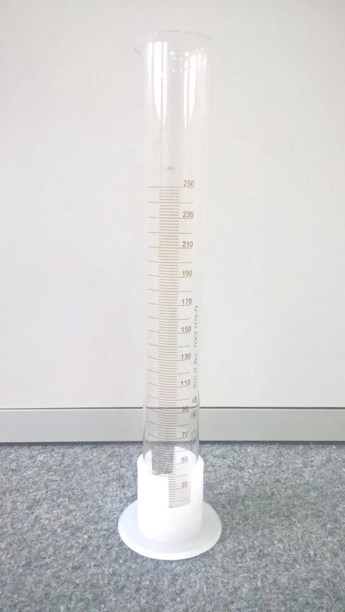 Цилиндр с делением на стеклянной основе с носиком 10 мл#1