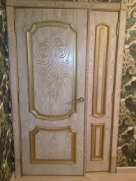 Межкомнатная Дверь Шпонированная с втёртой золотой патиной#1