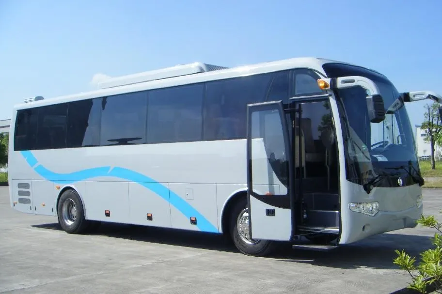Туристический автобус Dongfeng EQ6105L3G 4x2 на 45 мест#1