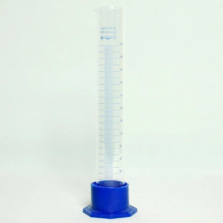 Цилиндр с делением на пластмассовой основе с носиком 50 мл#4