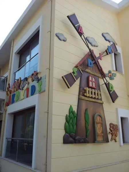 оформление фасада детского садика, магазина объемными большими фигурами 3D#6