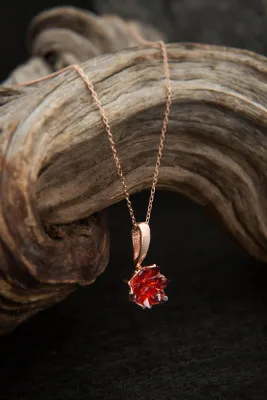 Серебряное ожерелье, модель: цветок лотоса с красным камнем pp3267 Larin Silver