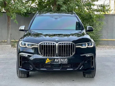 Автомобиль BMW X7 M50i