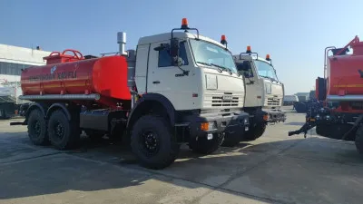 Yoqilg'i tankeri benzin tashuvchi KAMAZ 43118-1048-10 6x6, hajmi - 12 kubometr. m.
