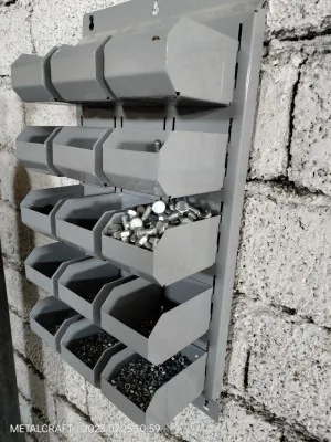 Настенный металлический органайзер для хранения мелких изделий, 15 ящиков.
