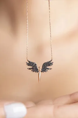 Серебряное ожерелье, модель: ангел михаил с чёрными камнями p2053 Larin Silver