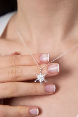 Женское серебряное ожерелье, модель: снежинка pp2025 Larin Silver