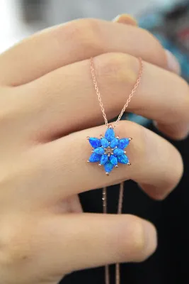 Ожерелье с цветком лотоса и голубыми камушками (серебро) lot11 Larin Silver
