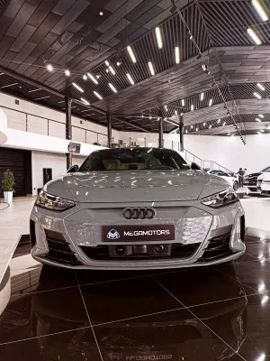 Электромобиль Audi e-tron GT 500km 2022