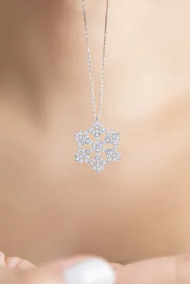 Серебряное ожерелье, модель: снежинка p2049 Larin Silver