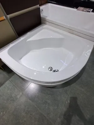 Овальная ванна  ассиметричная 90х90