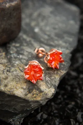 Серебряные серьги, модель: цветок лотоса и красный камень pp3279 Larin Silver