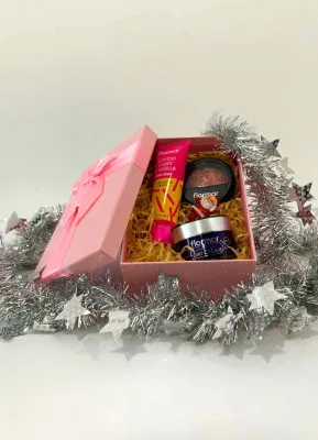 Подарочный набор - пудра-румяна, дневной крем, крем для рук, подарочная коробка n0220 SHK Gift