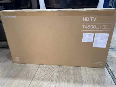 Телевизор Samsung 32" HD Smart TV
