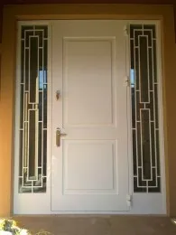 Дверь со стеклянными вставками Арт. 006