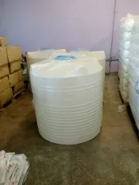 Емкость бак пластиковый для полива, воды 1000 литров
