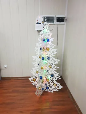 Новогодняя елка из металла