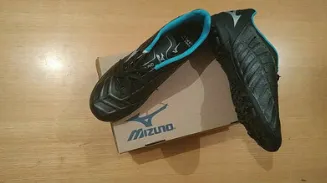Кроссовки для футбола "mizuno"