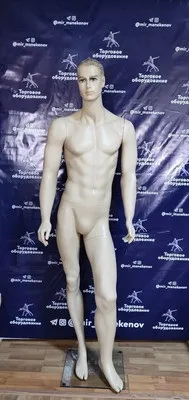 Мужской манекен со спортивным телосложением