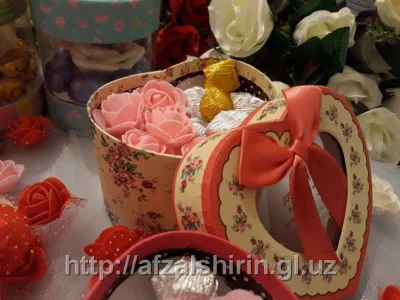 Шоколадные розы в в подарочной коробке Арт.2