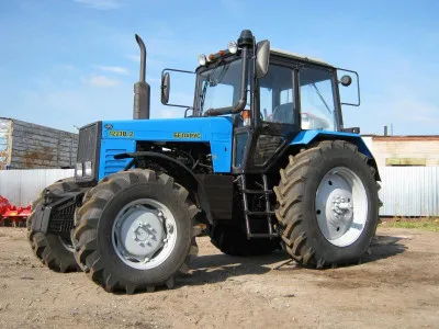 MTZ 1221 traktori