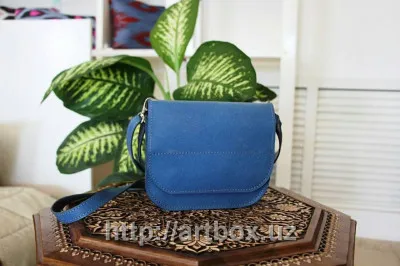Голубая сумочка из натуральной кожи