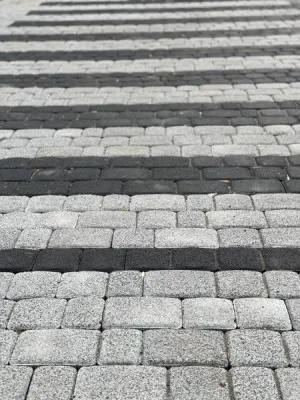 Вибропрессованная тротуарная брусчатка старый город мрамор крошка «серый»